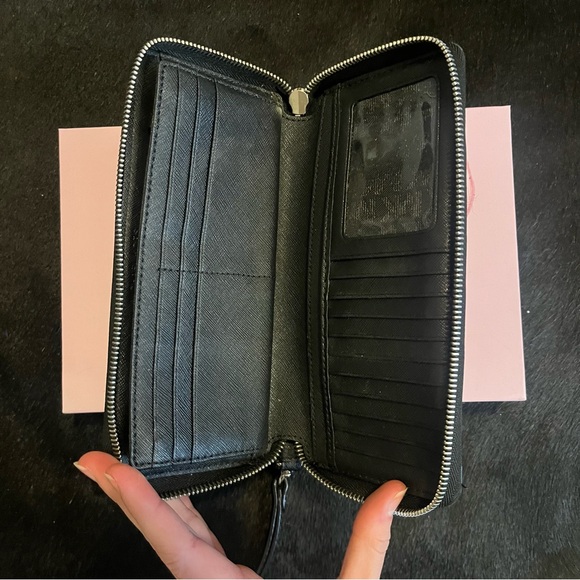 Michael Kors Wallet - Picture 4 of 4